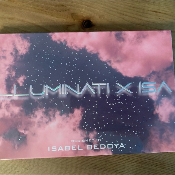 NWT Illuminati x ISA Eyeshadow Palette - Picture 4 of 6
